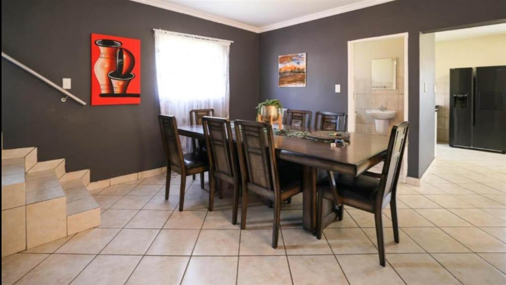 4 Bed Townhouse in Oukraal Estate photo number 3