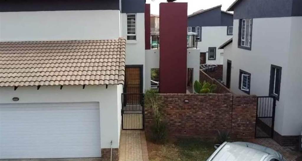 4 Bed Townhouse in Oukraal Estate photo number 14