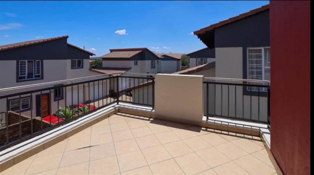 4 Bed Townhouse in Oukraal Estate photo number 8