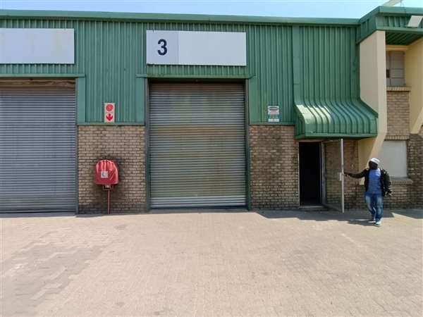 215  m² Industrial space