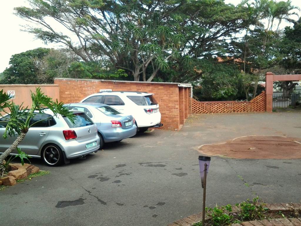2 Bed Flat in Scottburgh Central photo number 21