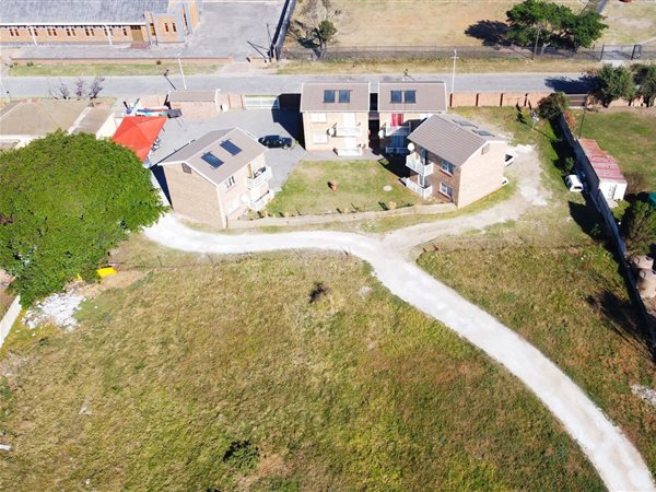 4 842 m² Land