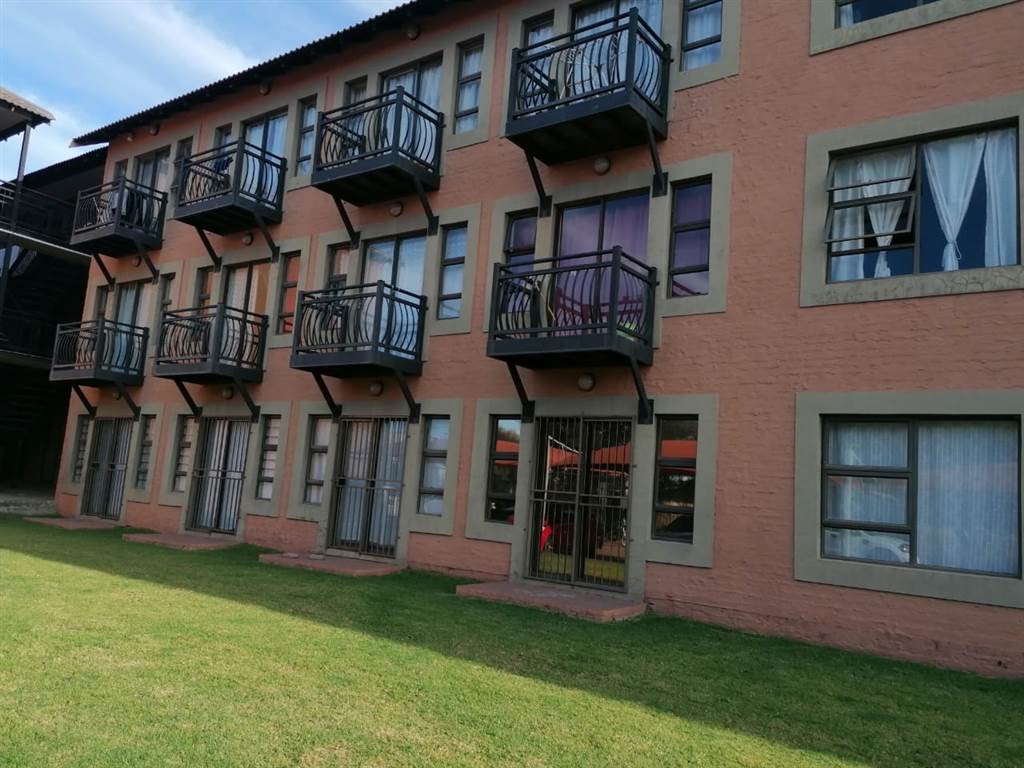 1 Bed Apartment in Bloemfontein photo number 14