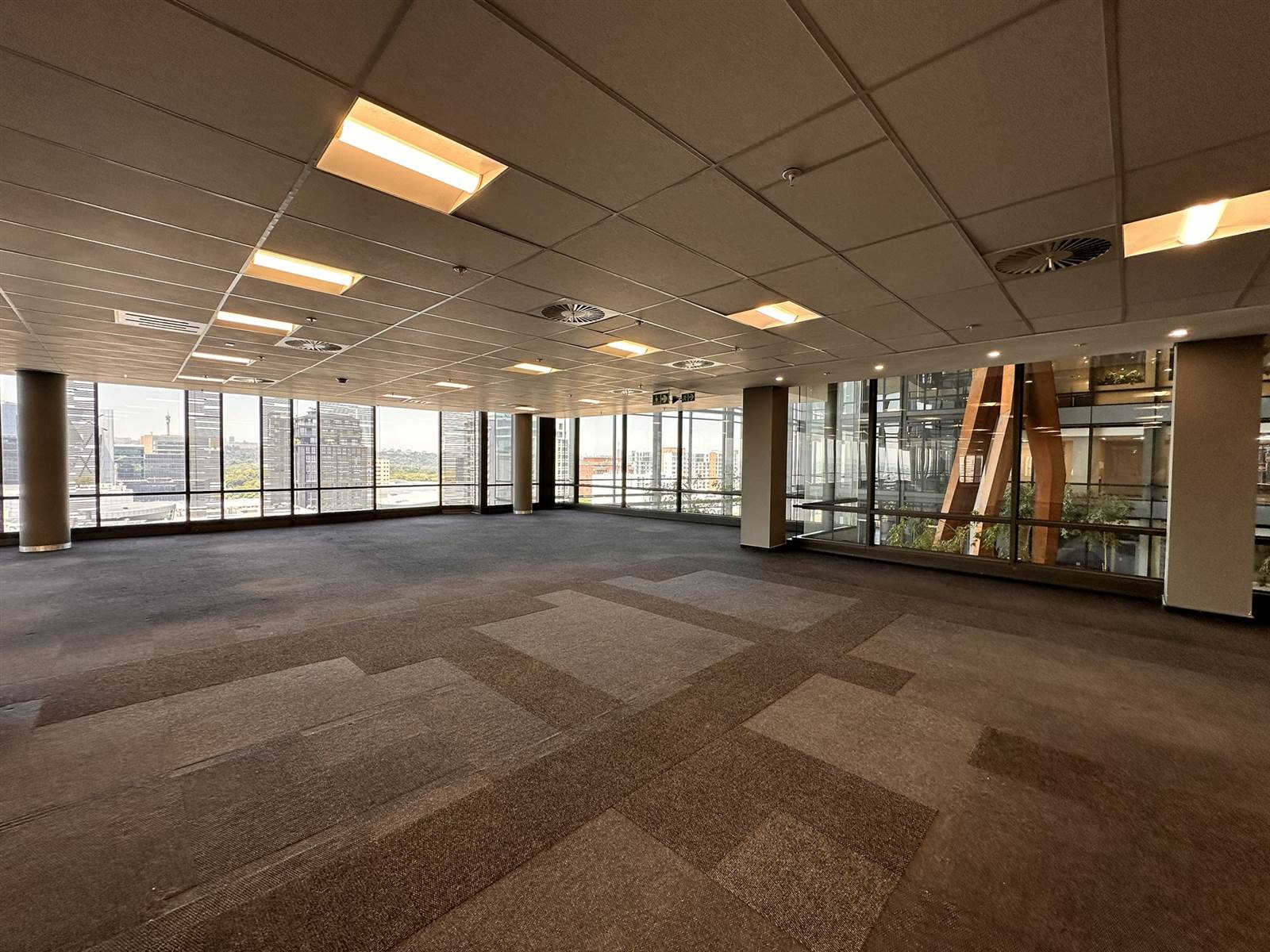 809  m² Commercial space in Rosebank photo number 1