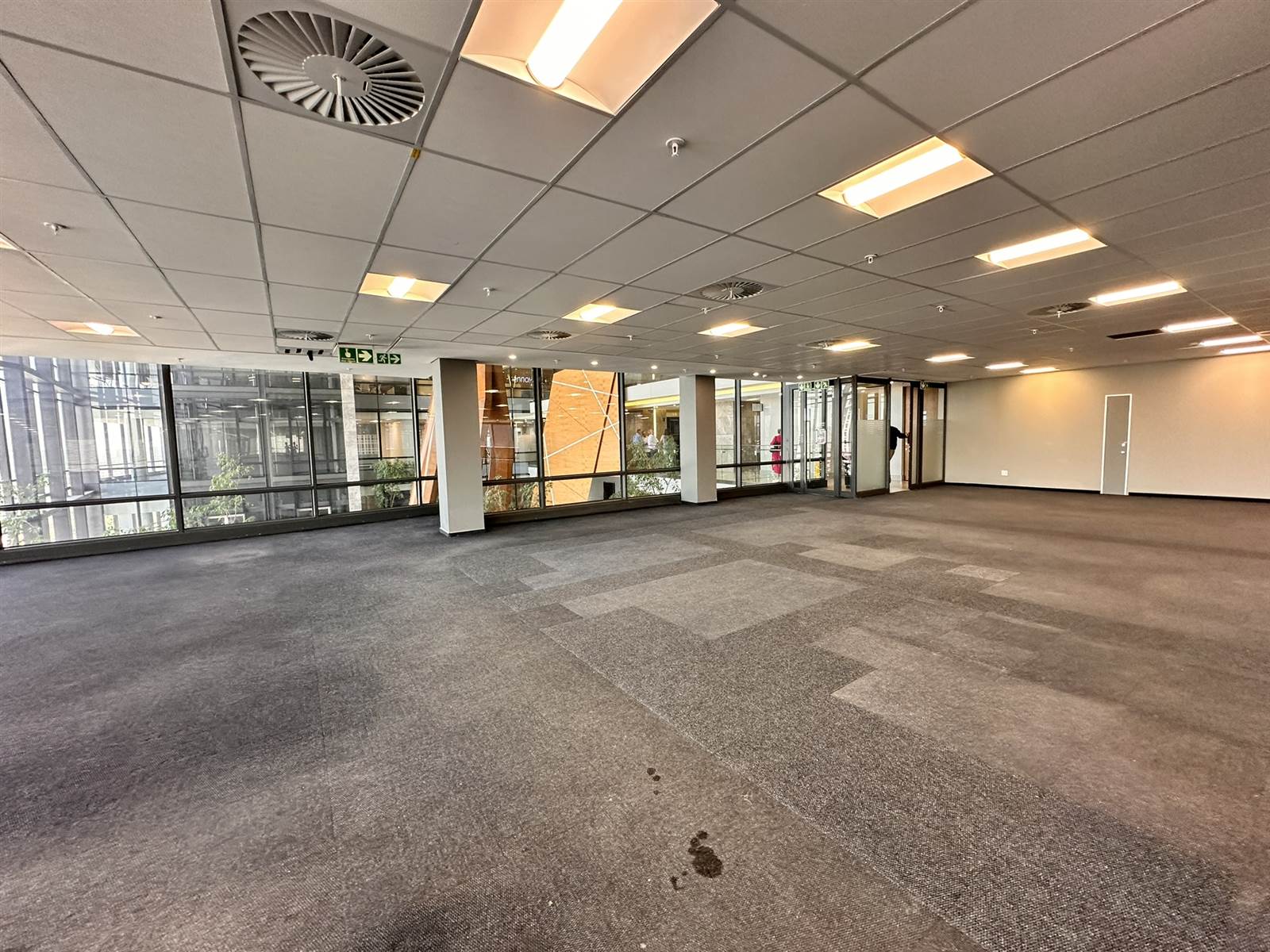 809  m² Commercial space in Rosebank photo number 2