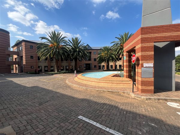 328  m² Commercial space in Bedfordview