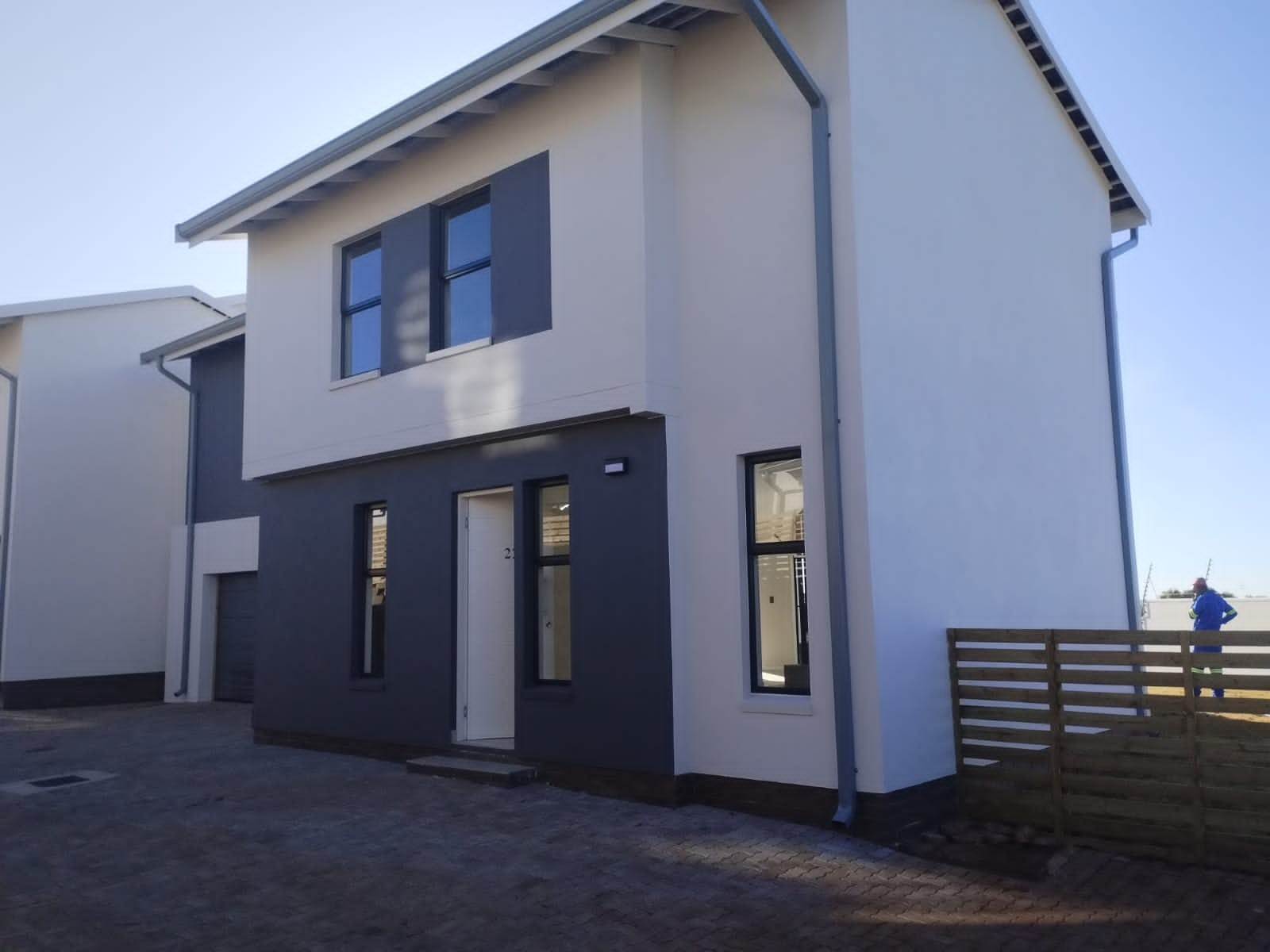 4 Bed House in Ruimsig photo number 9