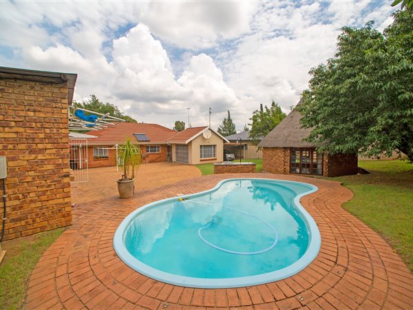 4 Bedroom House 4 Bedroom House