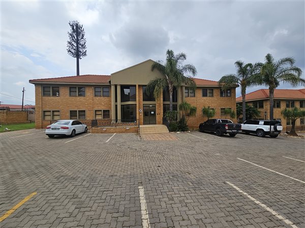 545  m² Commercial space