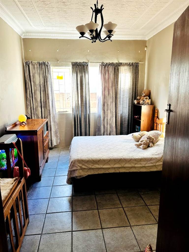 3 Bed House in Parktown Estate photo number 22