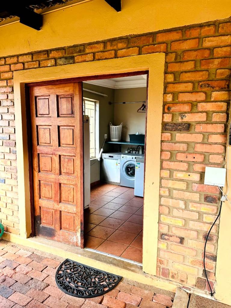 3 Bed House in Parktown Estate photo number 12