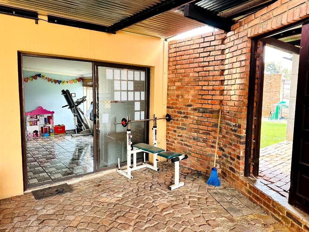 3 Bed House in Parktown Estate photo number 14