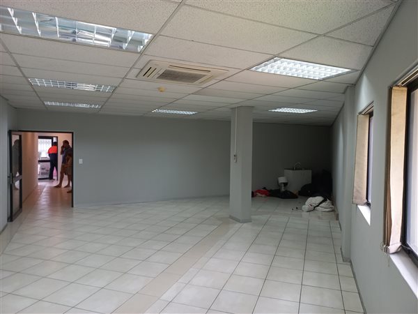 86  m² Commercial space