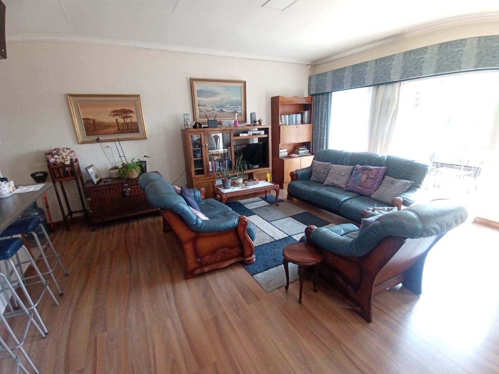 2 Bed Townhouse in Glen Marais photo number 4