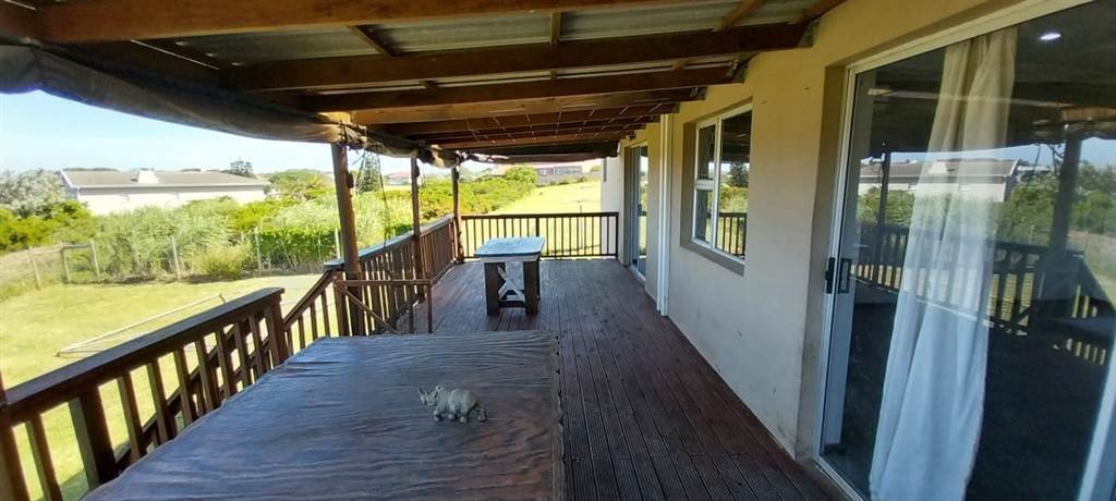 3 Bed House in Kaysers Beach photo number 20