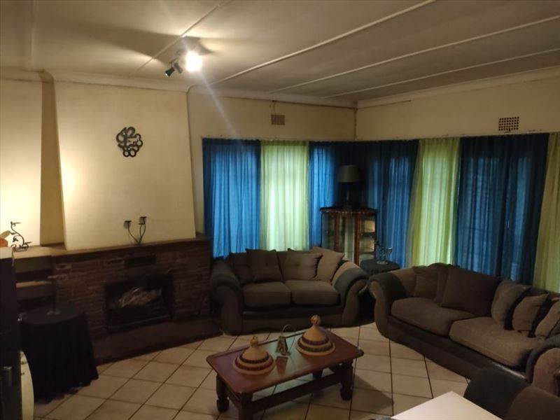 3 Bed House in Kempton Park Central photo number 4