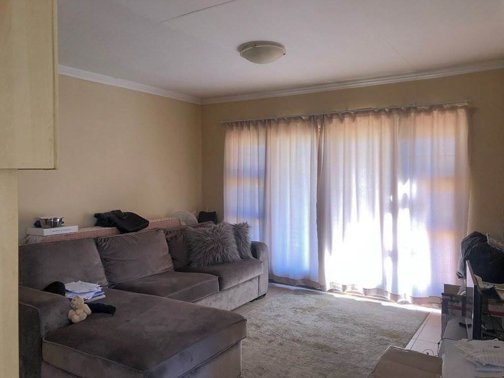 2 Bed Townhouse in Flamwood photo number 4