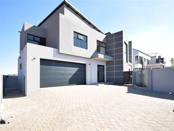 4 Bedroom House 4 Bedroom House