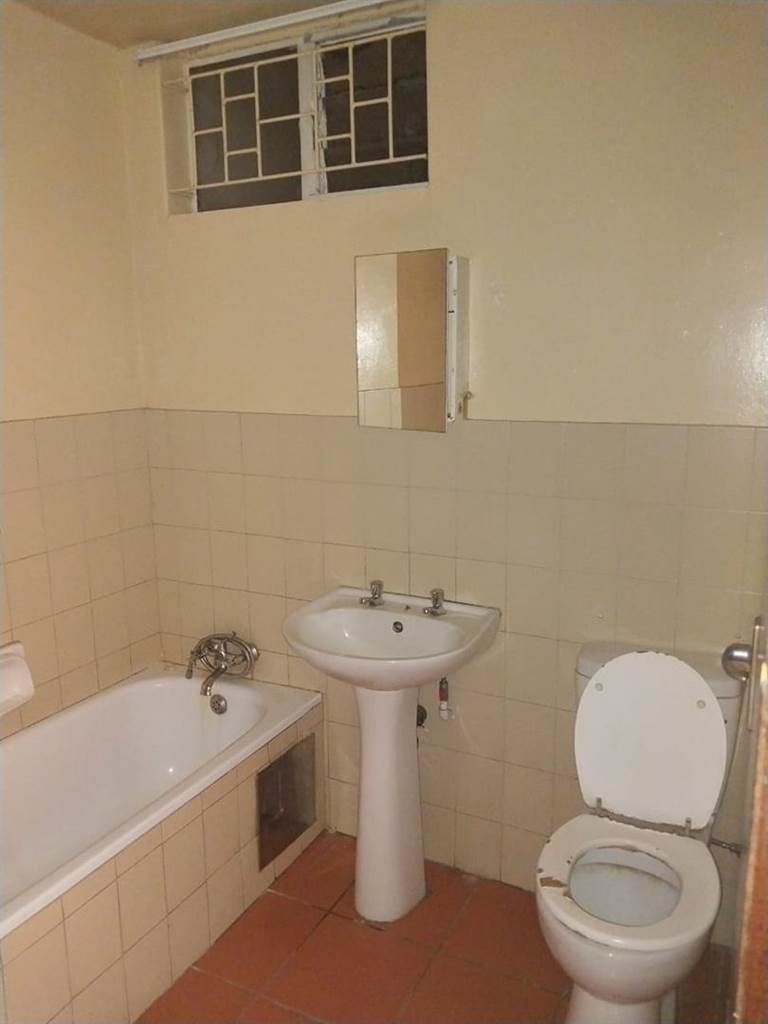 2 Bed Apartment in Sunnyside photo number 9
