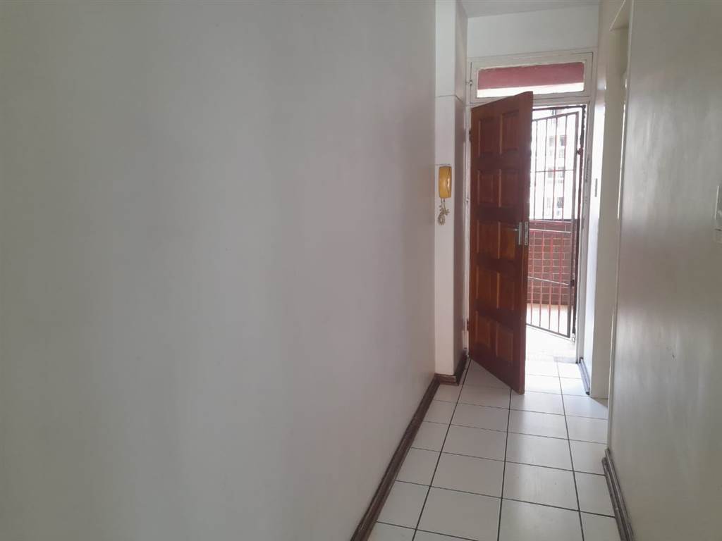 1 Bed Apartment in Hillbrow photo number 1
