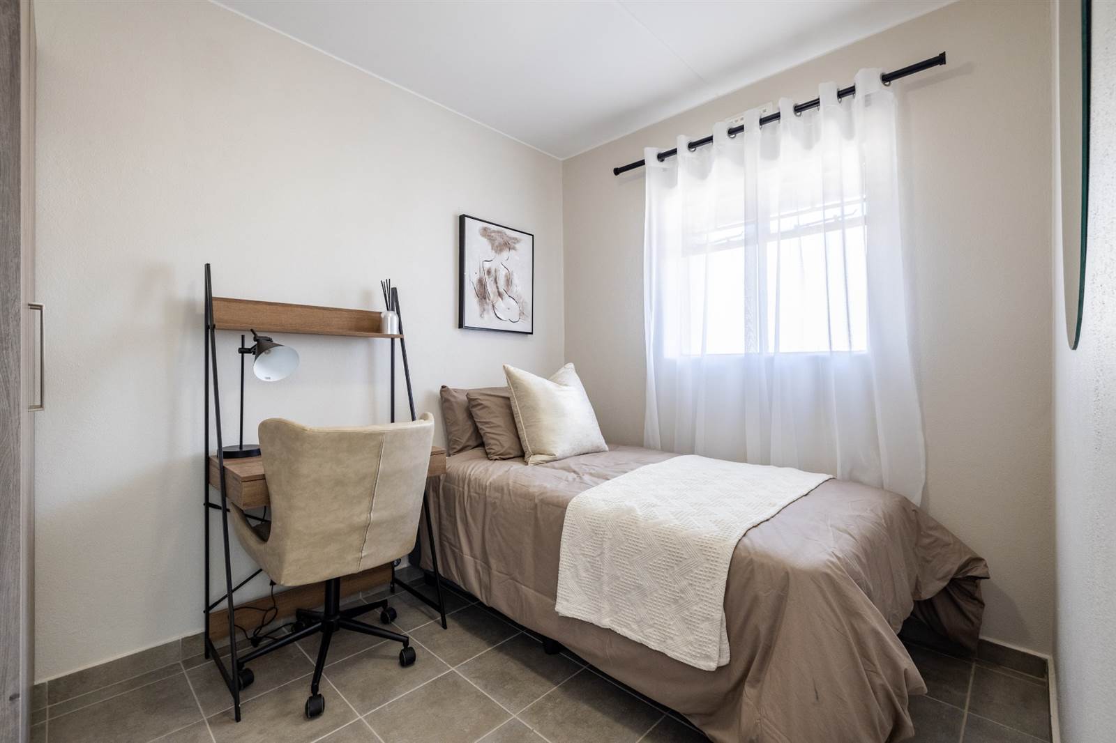 2 Bed Apartment in Pretoria West photo number 11