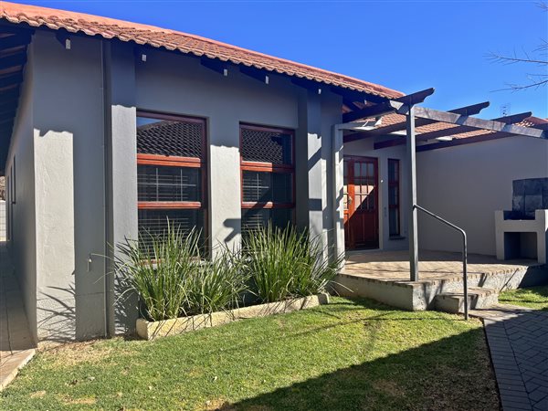 3 Bedroom Townhouse 3 Bedroom Townhouse