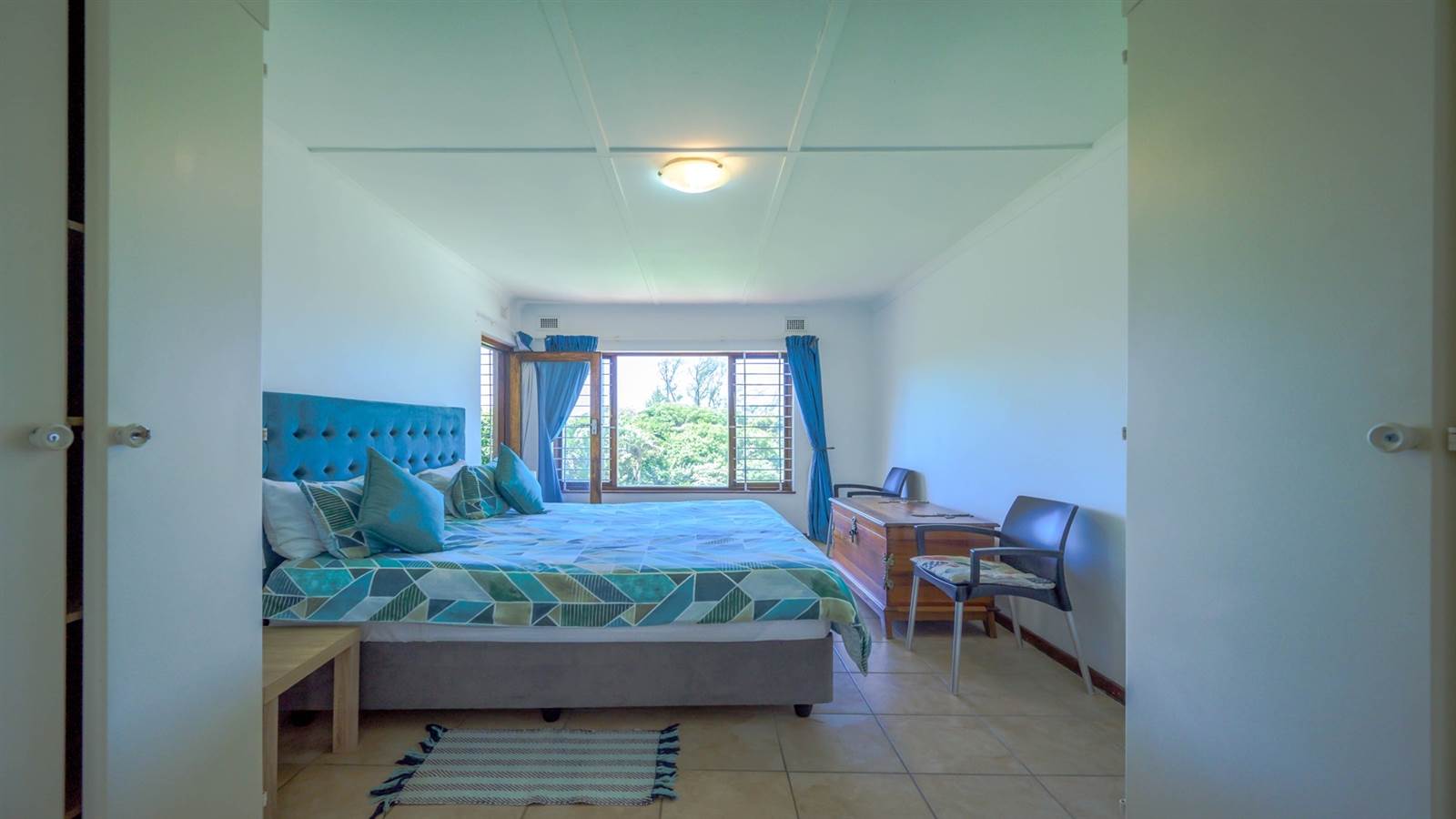 3 Bed Apartment in Blythedale Beach photo number 25
