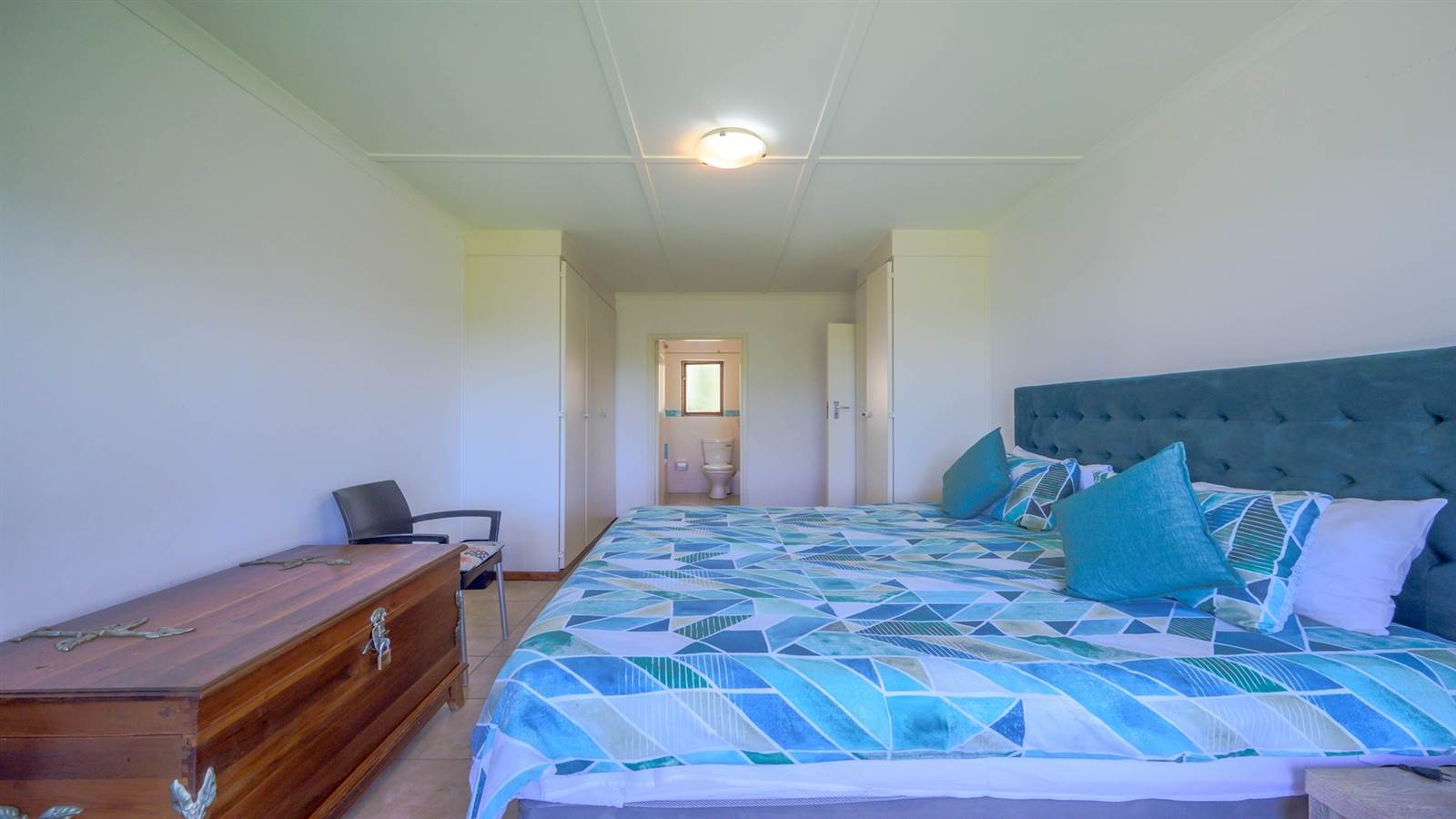 3 Bed Apartment in Blythedale Beach photo number 24