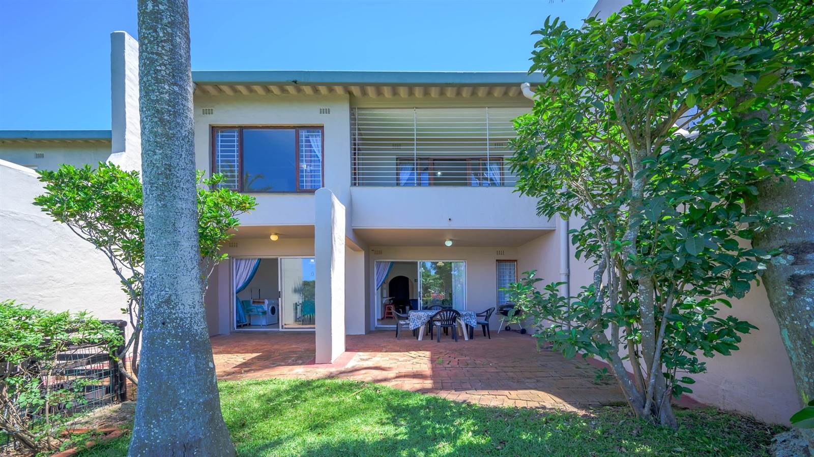 3 Bed Apartment in Blythedale Beach photo number 1