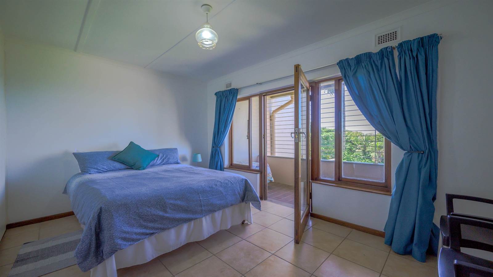 3 Bed Apartment in Blythedale Beach photo number 20