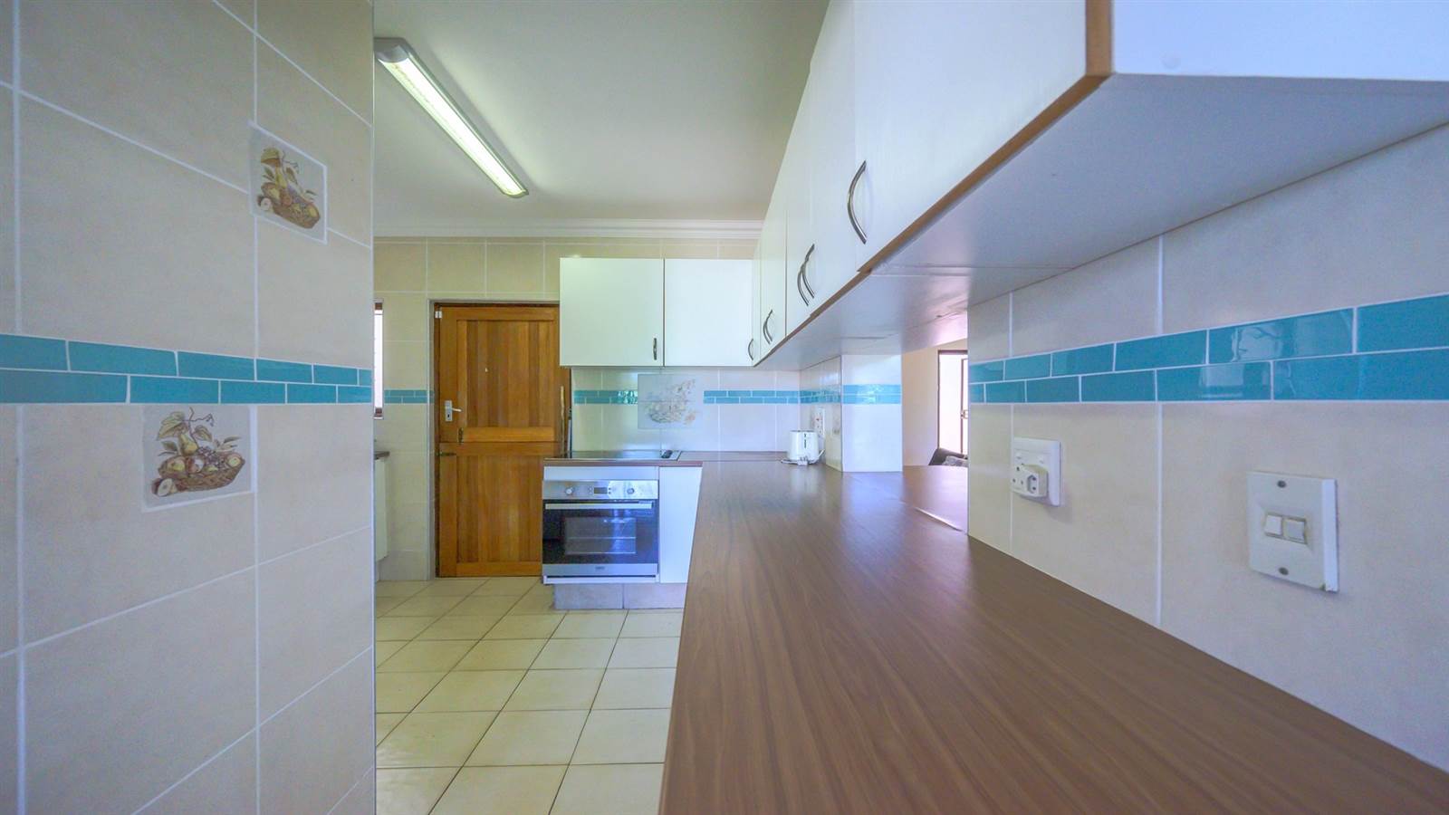 3 Bed Apartment in Blythedale Beach photo number 15