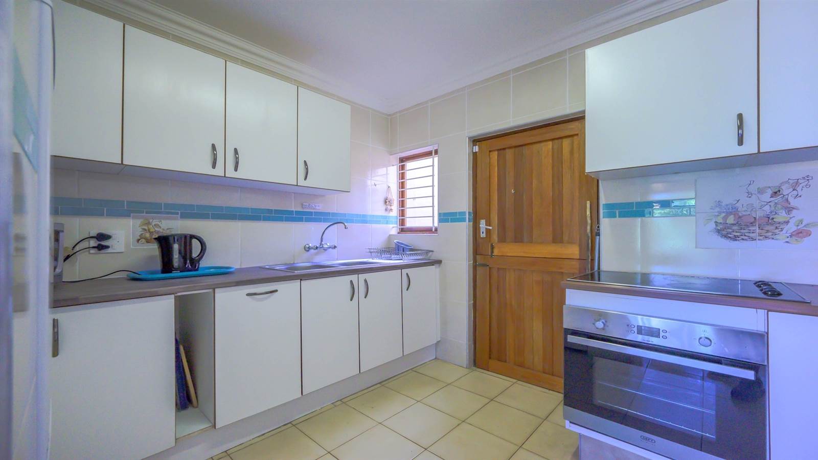 3 Bed Apartment in Blythedale Beach photo number 14