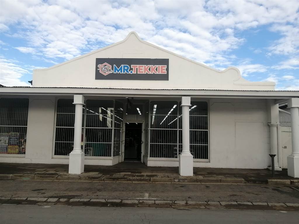 300  m² Commercial space in Graaff Reinet photo number 1