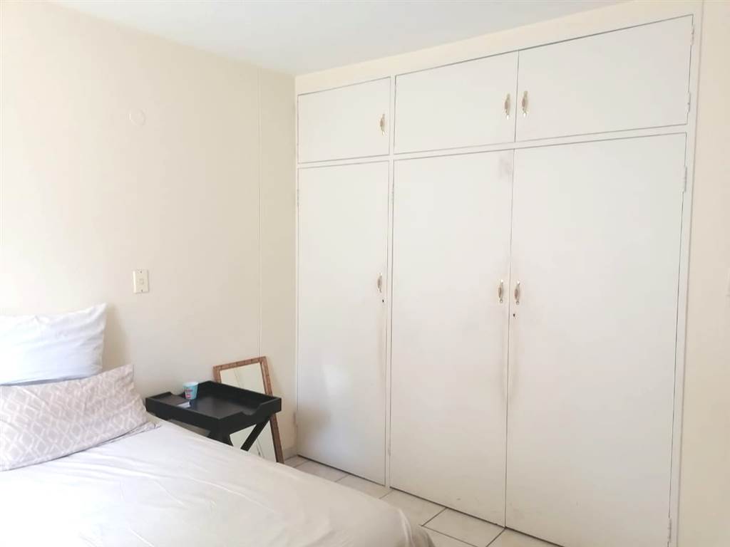 2 Bed Apartment in Menlyn photo number 9