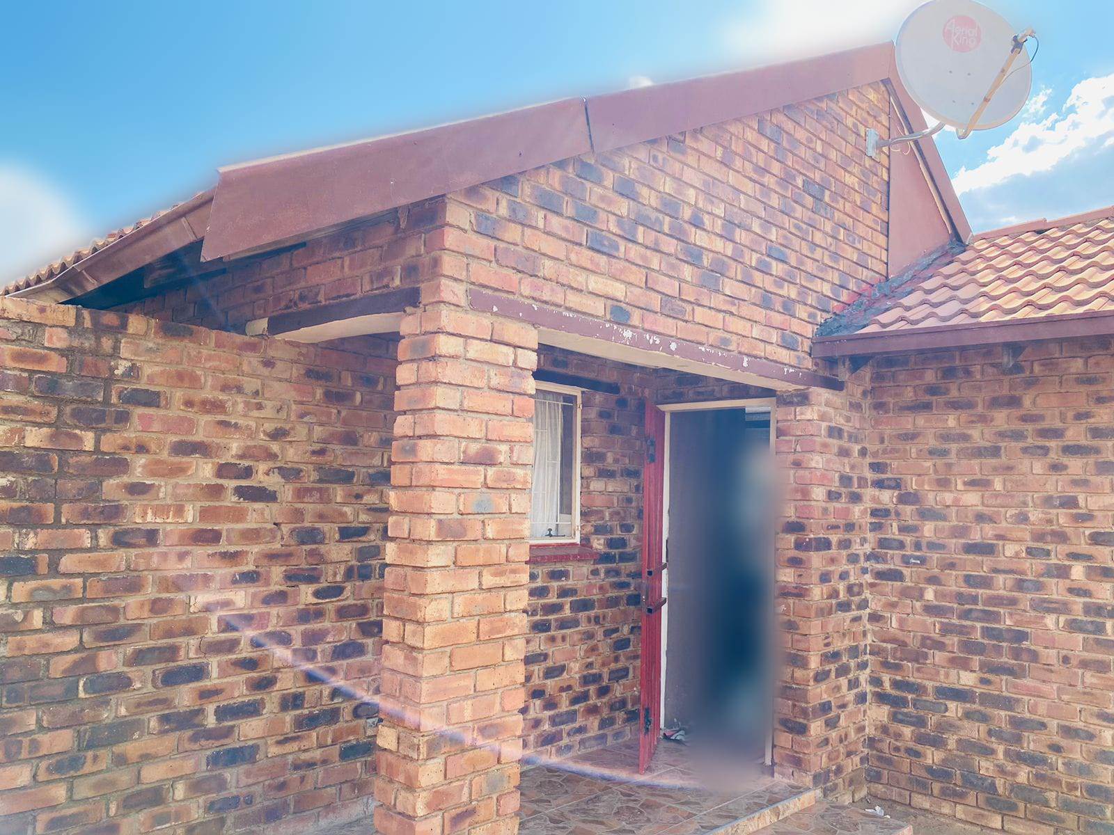 2 Bed House in Mmabatho unit 10 photo number 6