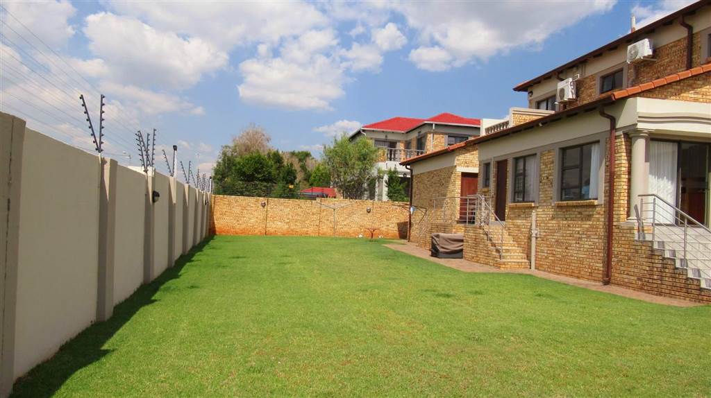 3 Bed House in Ruimsig photo number 21