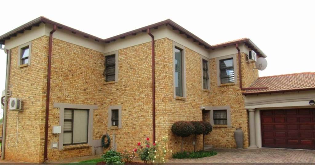 3 Bed House in Ruimsig photo number 28