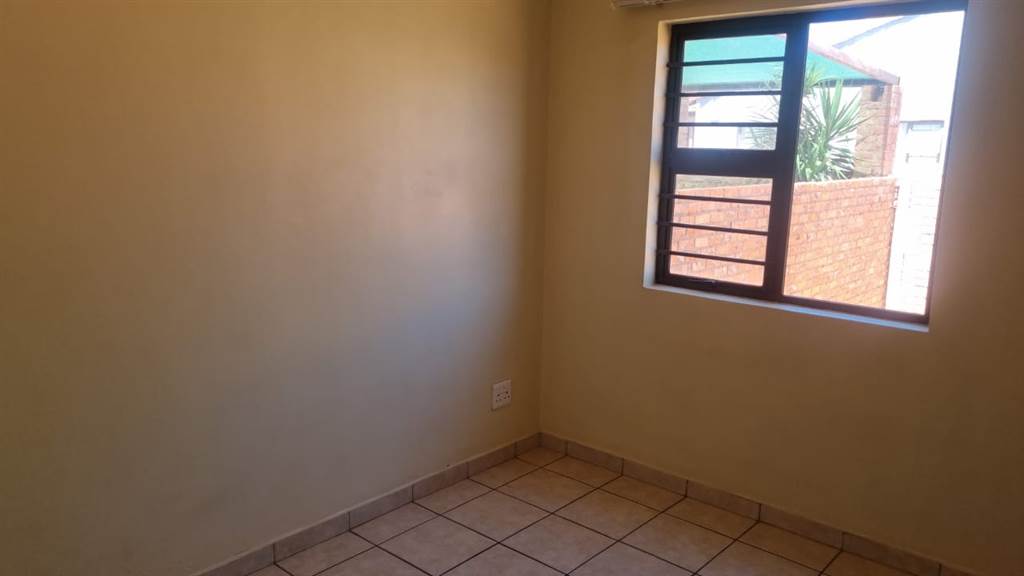 3 Bed House in Kathu photo number 11