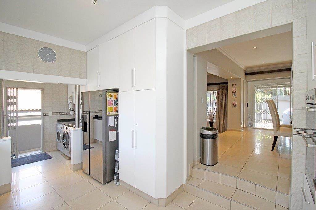 4 Bed House in Marais Steyn Park photo number 9