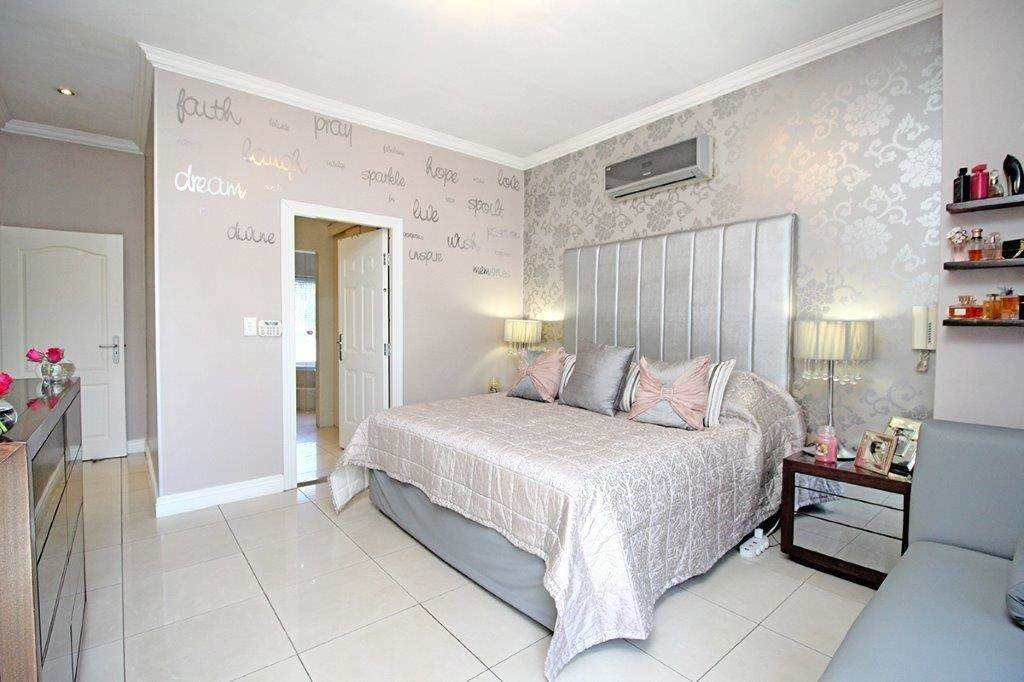 4 Bed House in Marais Steyn Park photo number 12