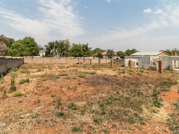 878 m² Land