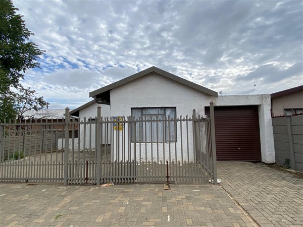 3.5 Bedroom House 3.5 Bedroom House