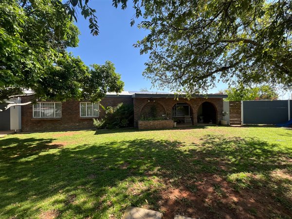 4 Bedroom House 4 Bedroom House