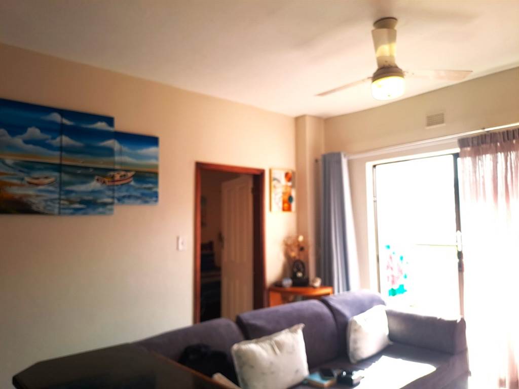 2 Bed Apartment in Margate photo number 12