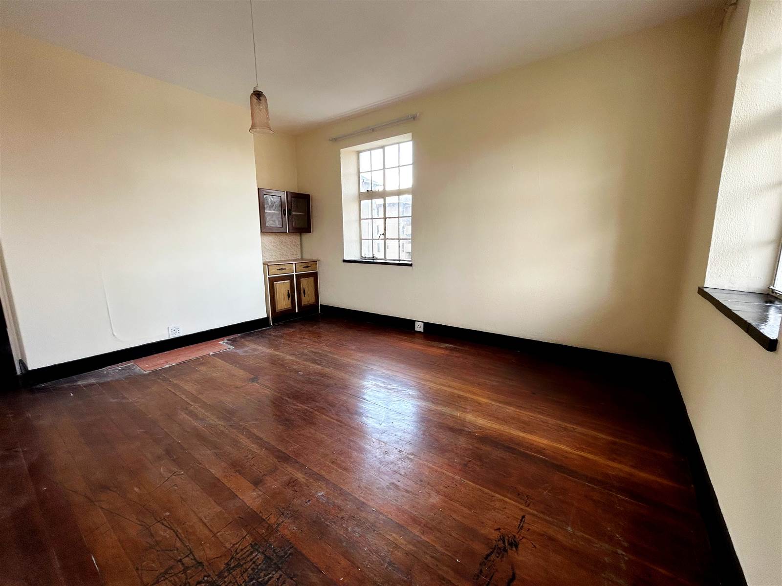 3 Bed Apartment in Hillbrow photo number 11