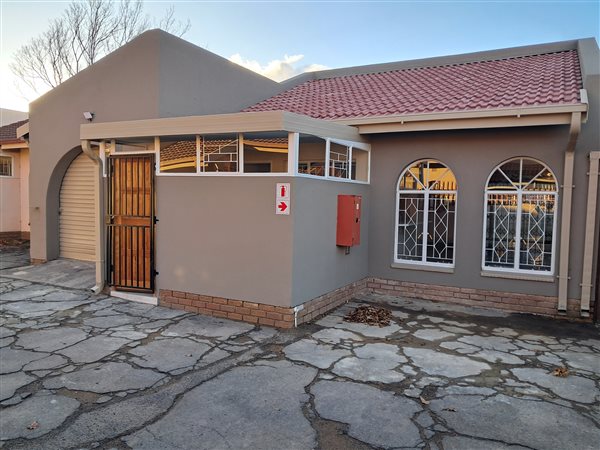 3 Bedroom Townhouse 3 Bedroom Townhouse
