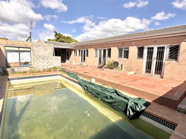 4 Bedroom House 4 Bedroom House