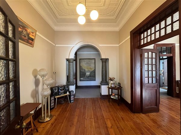 5 Bedroom House