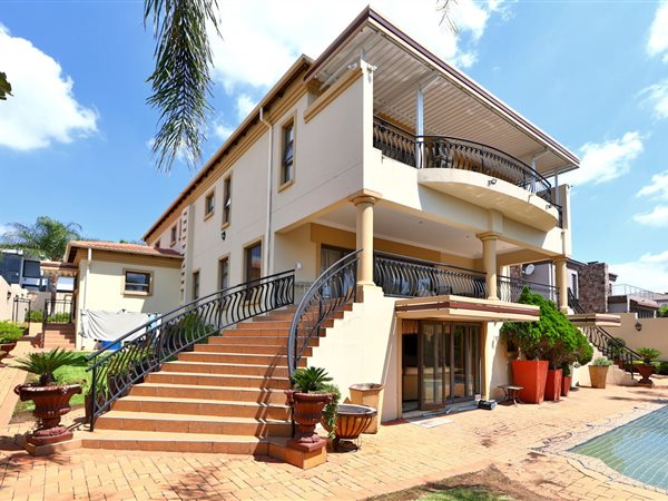5 Bedroom House 5 Bedroom House
