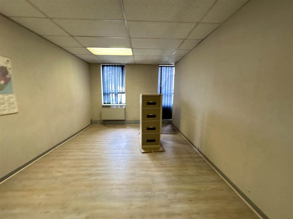 213  m² Commercial space in Denlee photo number 12